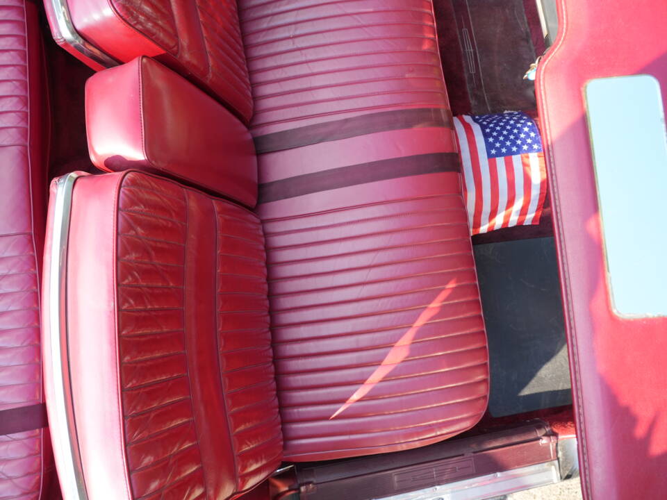 Immagine 31/57 di Lincoln Continental Convertible (1966)