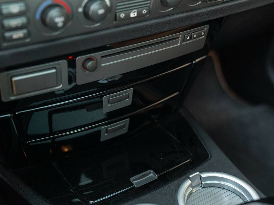 Bild 42/50 von BMW 745Li (2001)