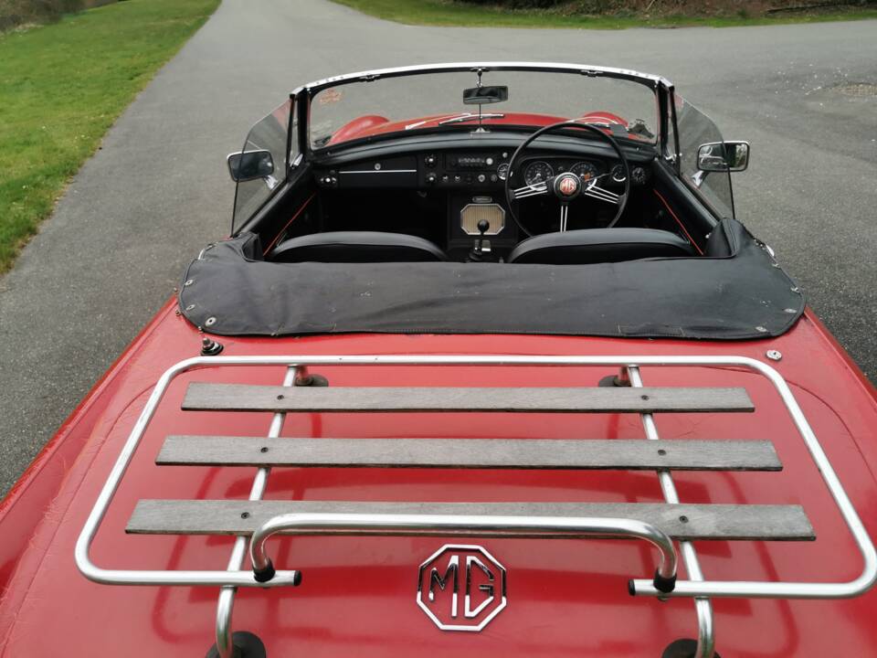 Image 12/58 of MG MGB (1968)