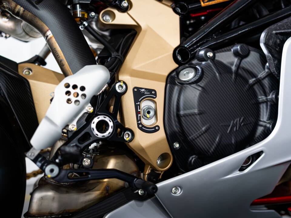 Bild 34/38 von MV Agusta DUMMY (2011)