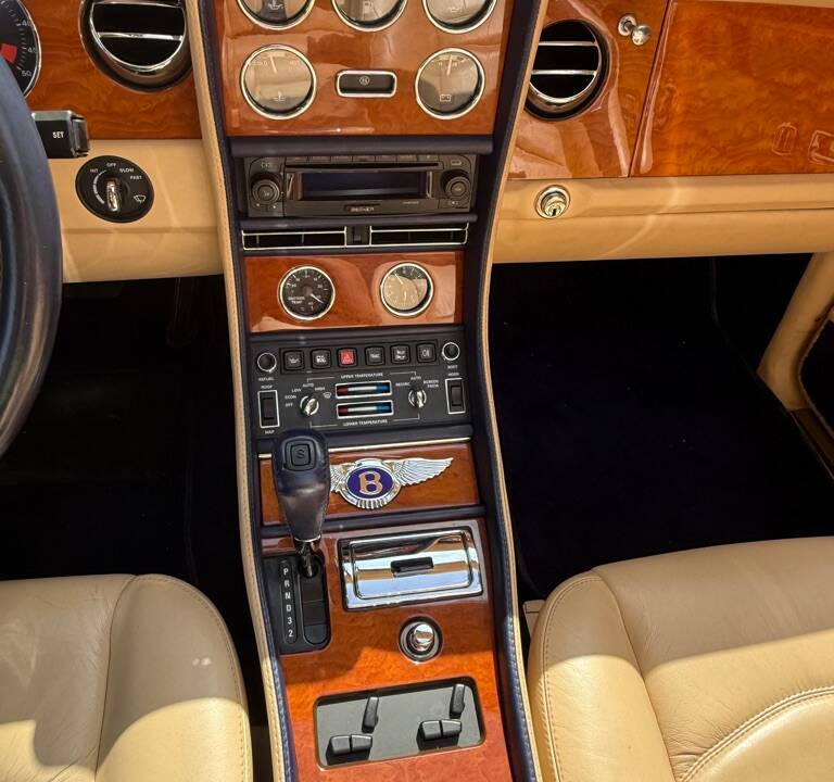 Image 14/32 of Bentley Azure (2003)