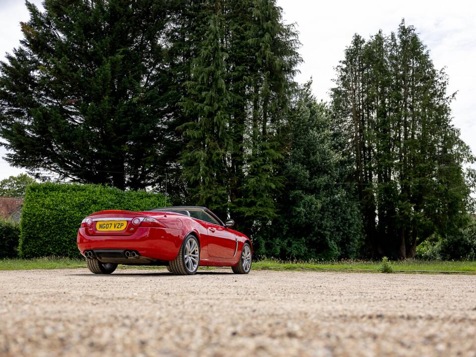 Image 22/50 of Jaguar XKR (2007)