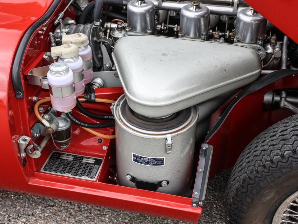 Image 37/41 de Jaguar E-Type 3.8 (1964)