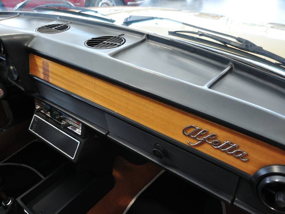 Image 25/31 of Alfa Romeo Alfetta 1.8 (1975)