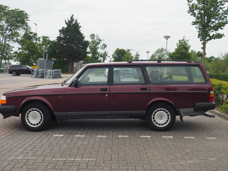 Image 3/6 of Volvo 240 Polar (1993)