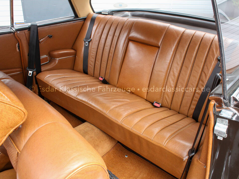 Image 25/35 of Mercedes-Benz 280 SE 3,5 (1970)