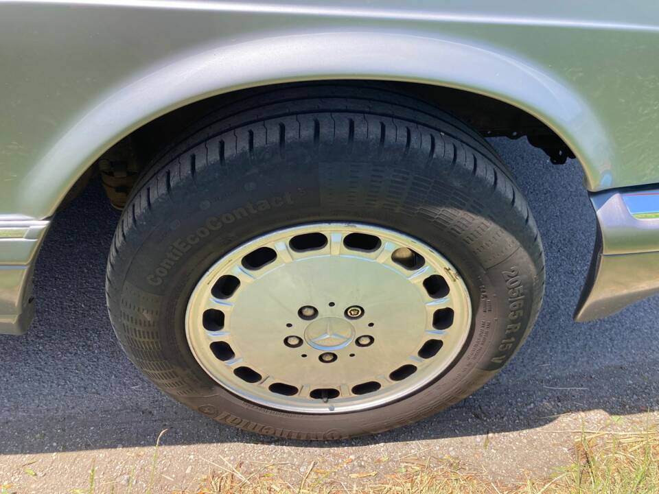 Immagine 11/29 di Mercedes-Benz 300 SE (1990)