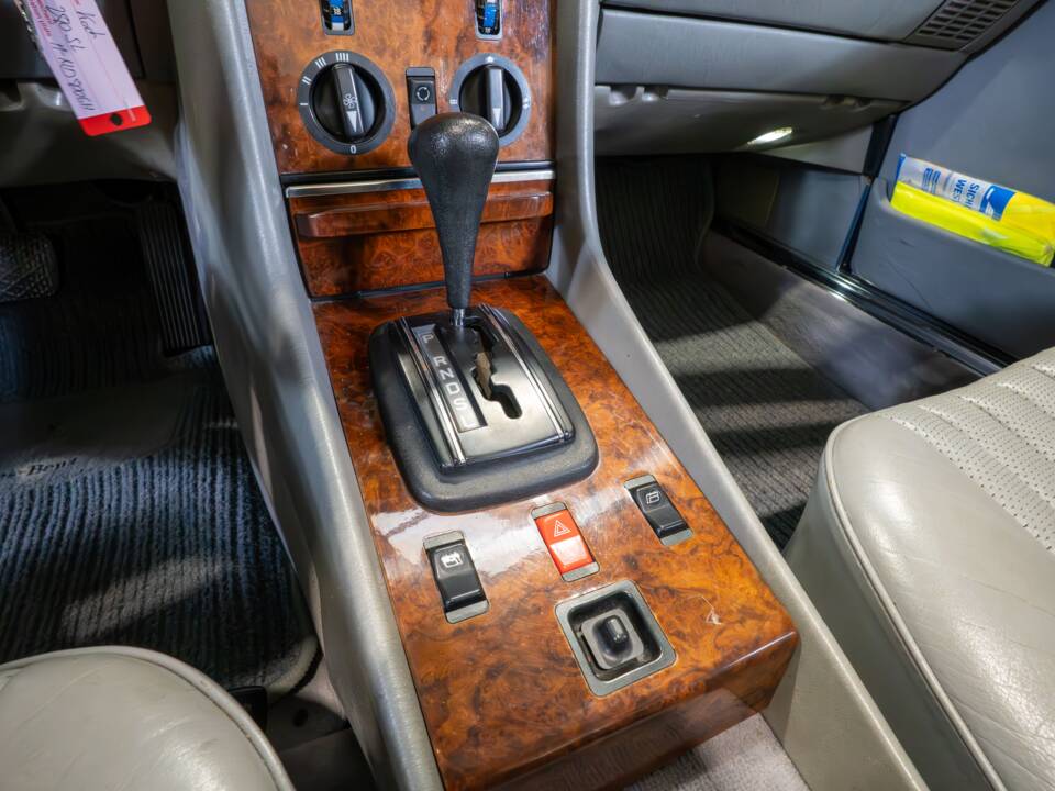 Image 15/32 of Mercedes-Benz 280 SL (1985)