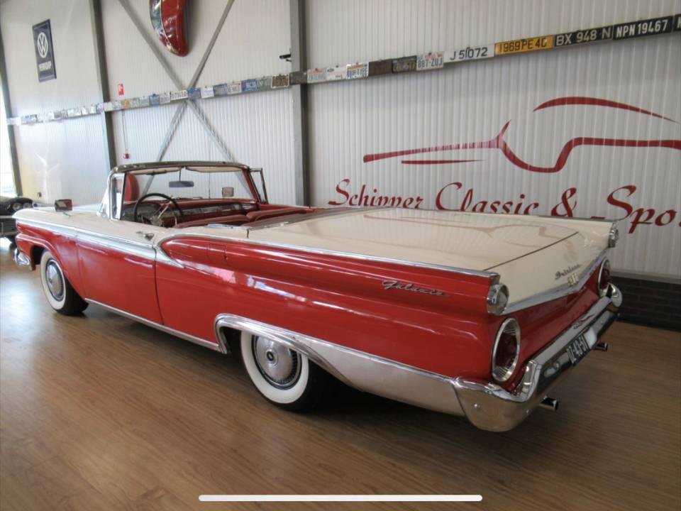 Image 29/31 of Ford Fairlane Skyliner (1959)