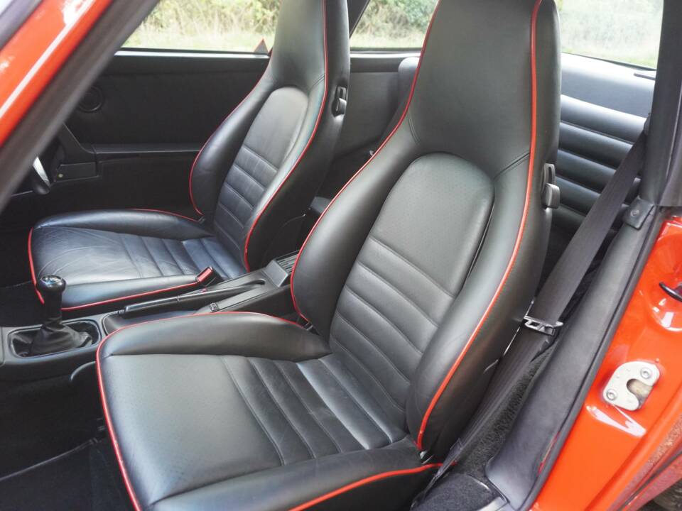 Image 19/23 de Porsche 911 Carrera 4 (1992)