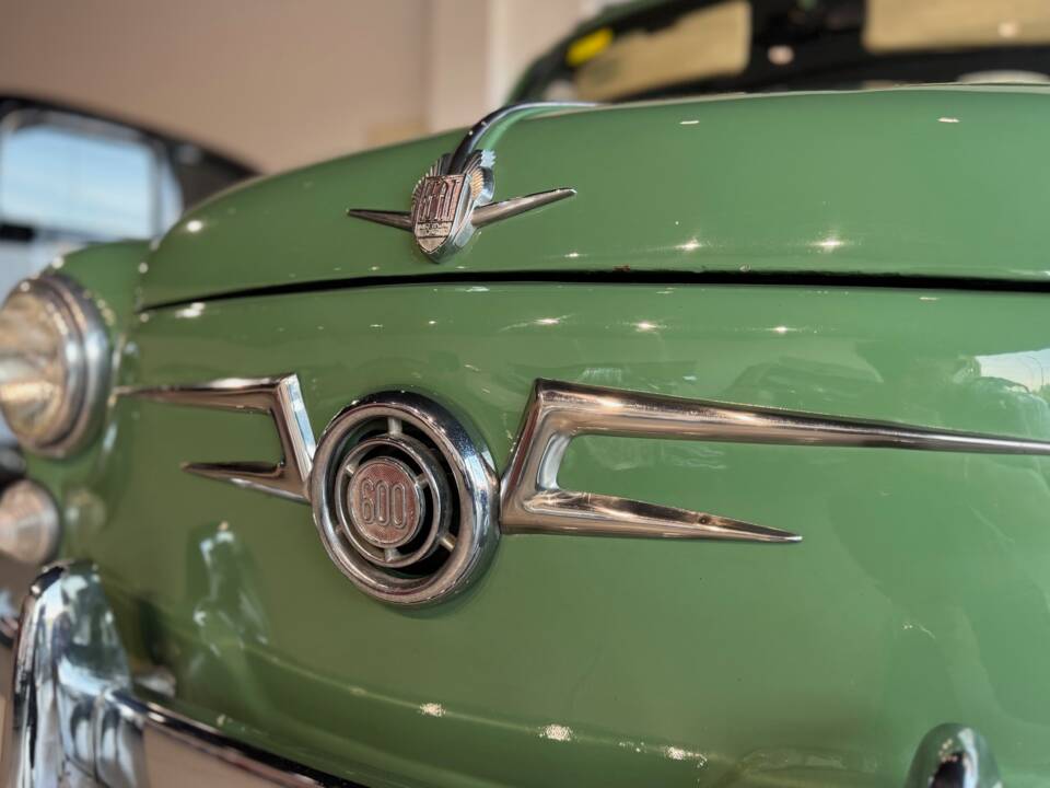 Immagine 7/36 di SEAT 600 D (1966)