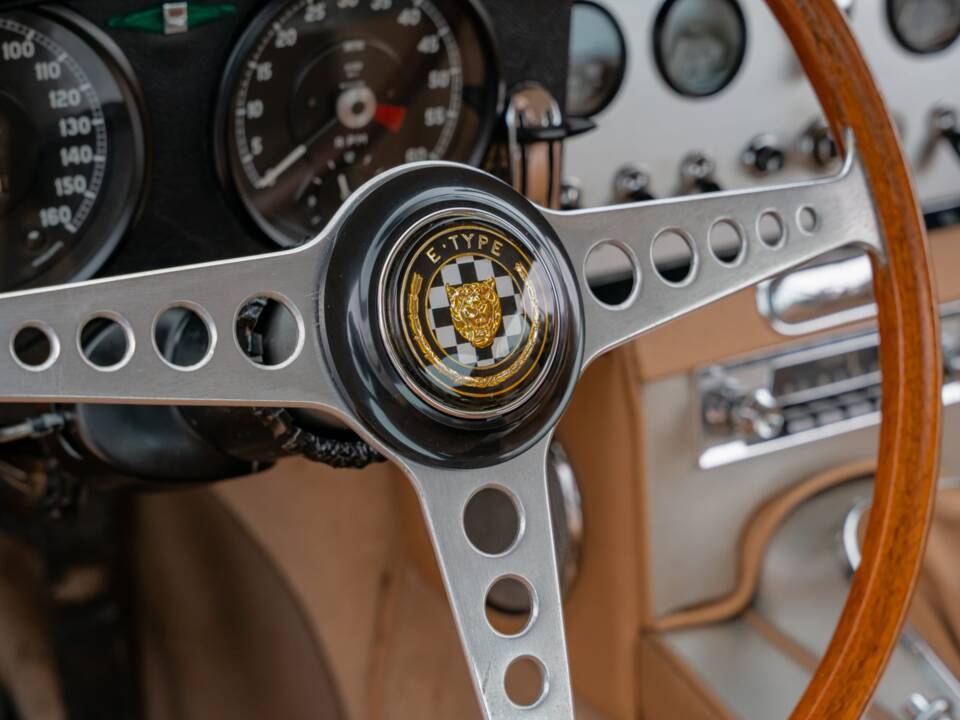 Immagine 21/38 di Jaguar E-Type 3.8 (1962)