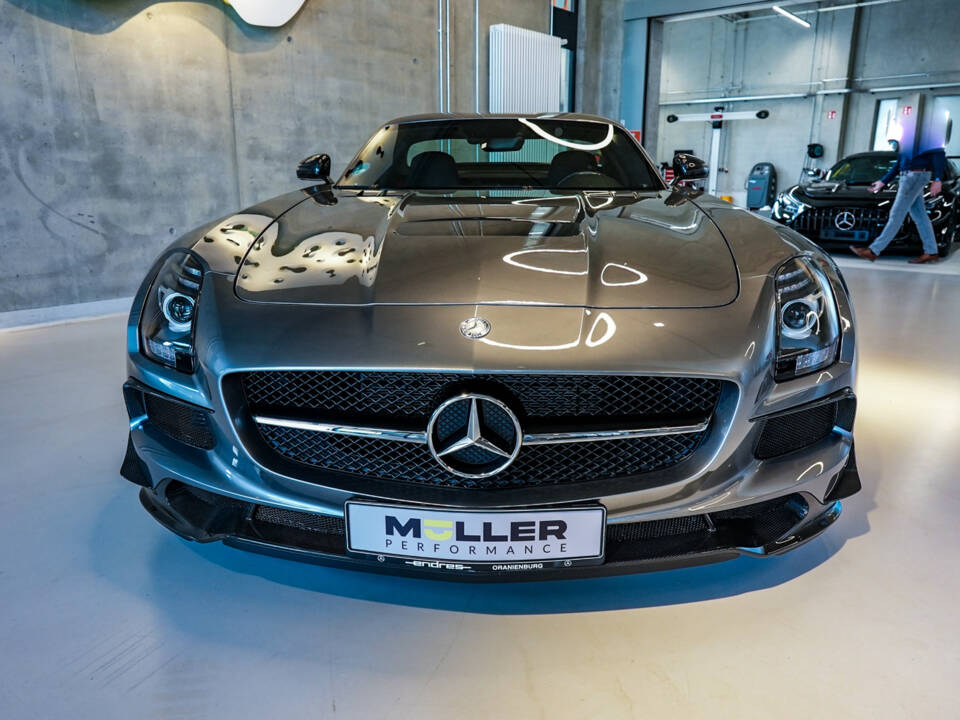 Immagine 13/37 di Mercedes-Benz SLS AMG Black Series (2014)