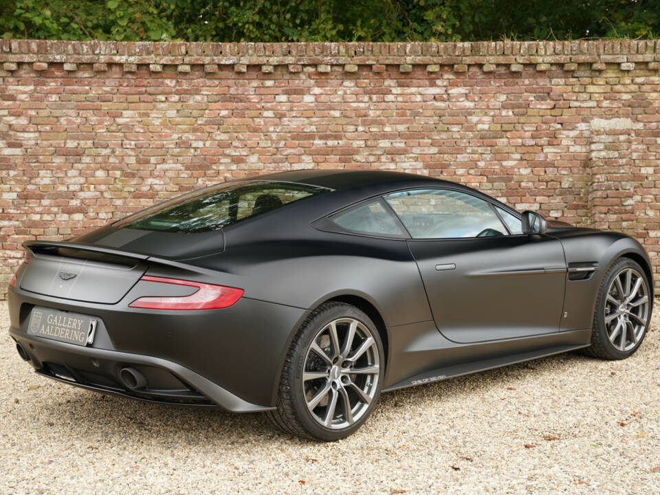 Immagine 2/50 di Aston Martin Vanquish (2017)