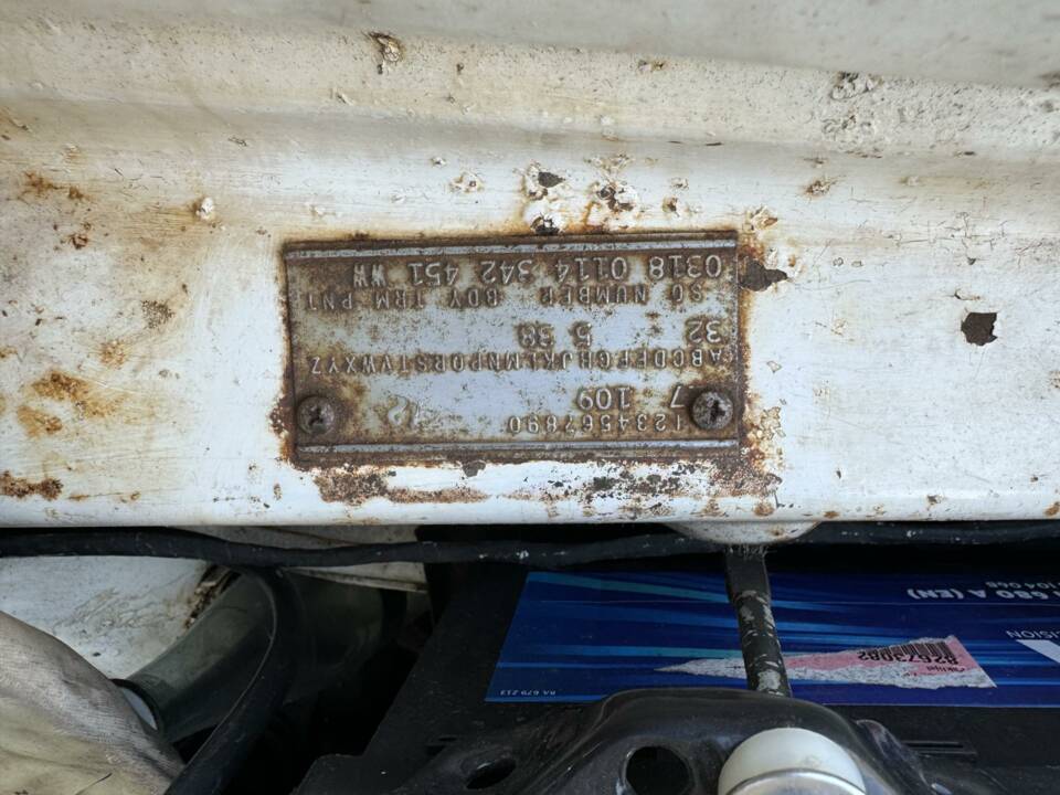 Image 20/22 of Plymouth Sport Fury (1963)