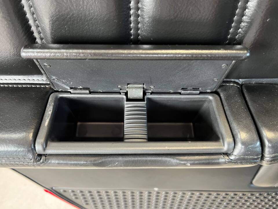 Image 41/47 of Lancia Thema 8.32 (1989)