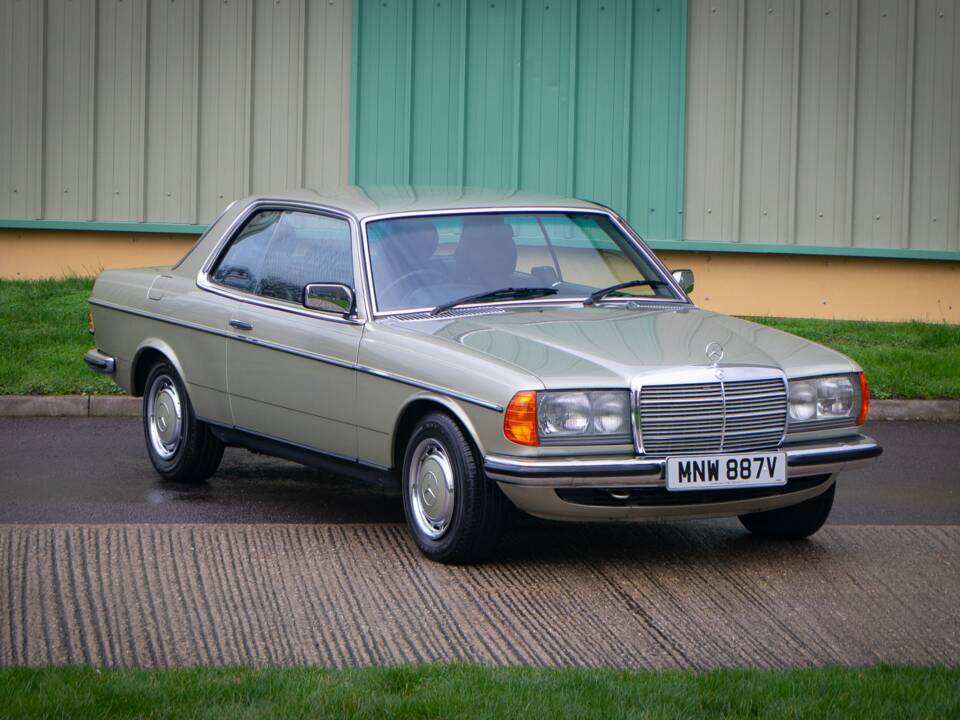 Image 1/30 de Mercedes-Benz 280 CE (1980)