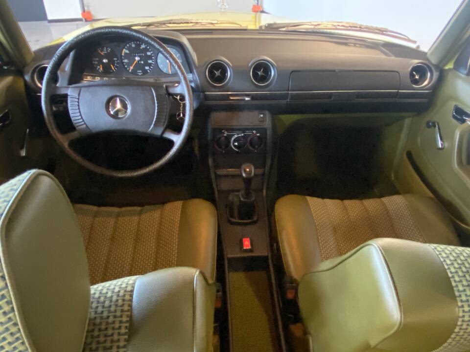 Bild 15/98 von Mercedes-Benz 200 D (1979)