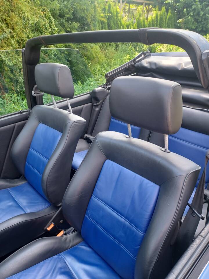 Image 3/8 of Volkswagen Golf Mk I Convertible 1.8 (1985)