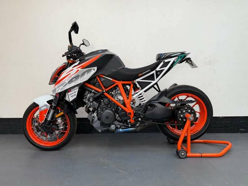 Immagine 2/48 di KTM 1290 Super Duke R (2018)