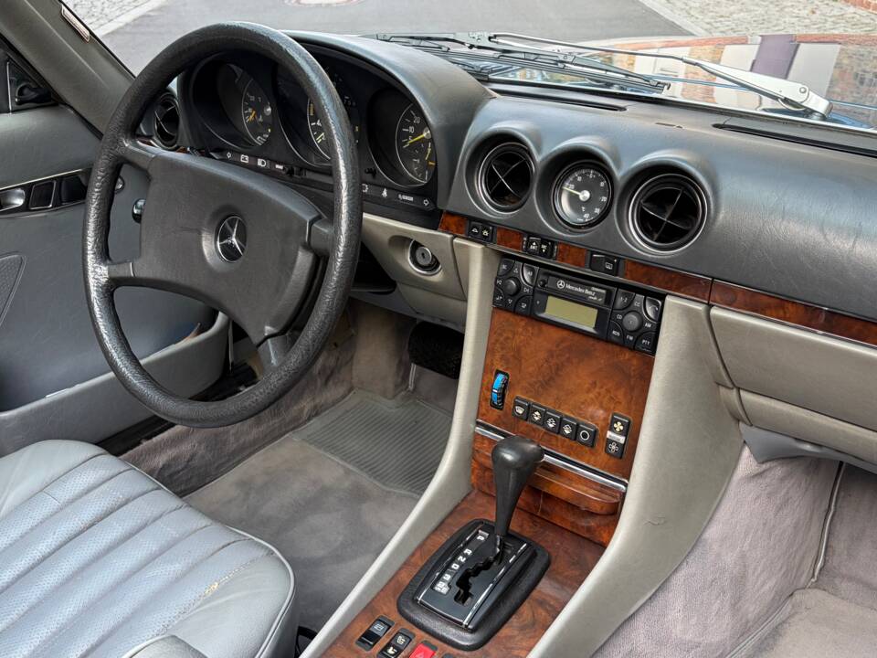 Image 74/88 of Mercedes-Benz 380 SL (1984)