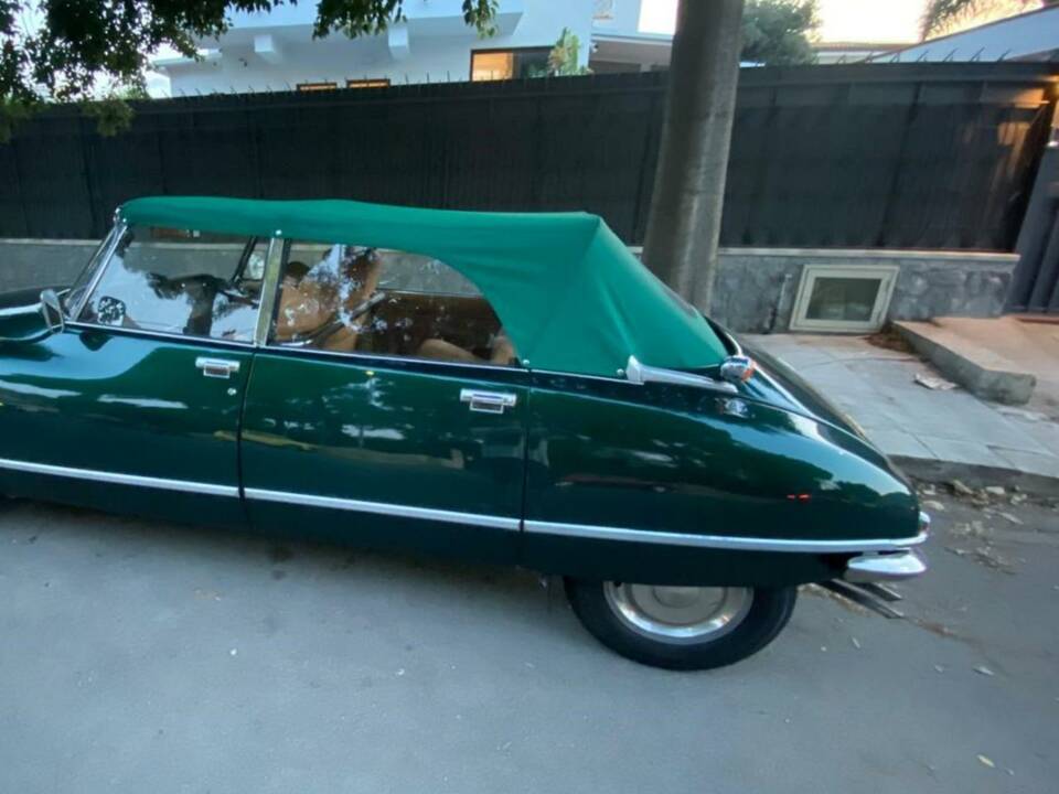 Image 24/29 of Citroën DS 21 (1972)