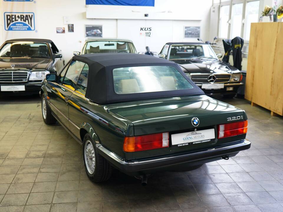 Afbeelding 10/25 van BMW 320i (1988)