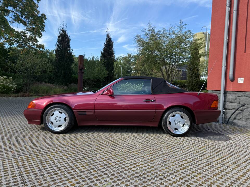 Image 3/34 de Mercedes-Benz 500 SL (1993)