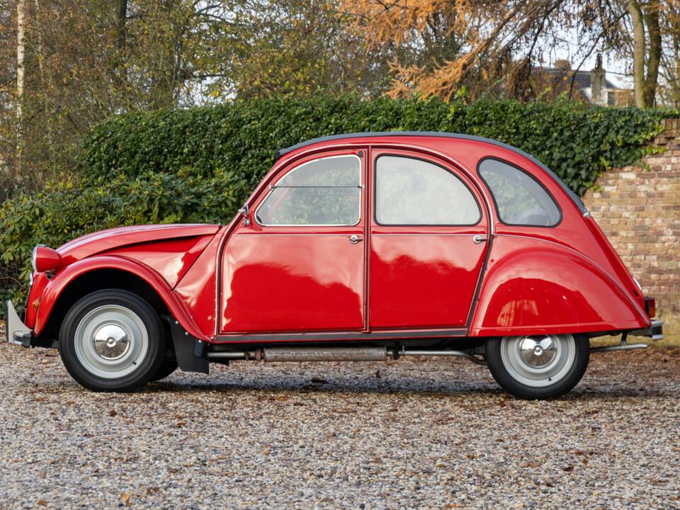 Image 16/50 of Citroën 2 CV 6 (1985)