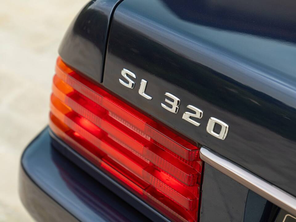 Image 9/50 of Mercedes-Benz SL 320 (1995)