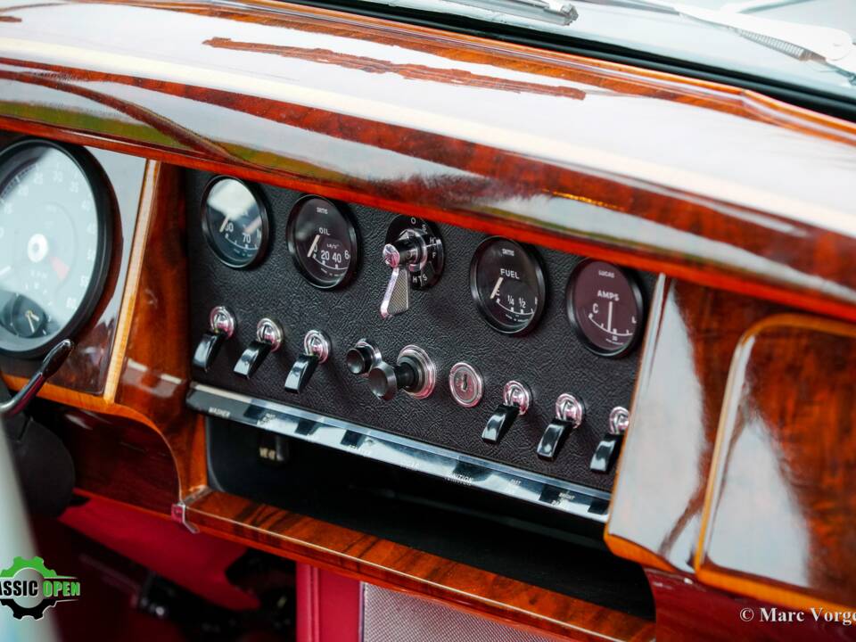 Image 32/42 of Jaguar Mk II 3.8 (1963)