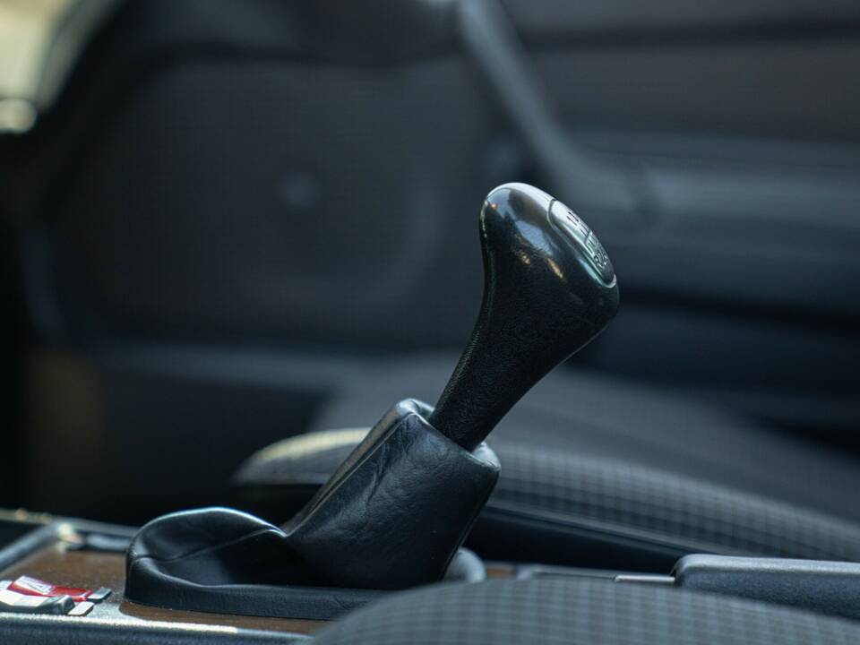 Bild 41/50 von Mercedes-Benz 190 E (1988)