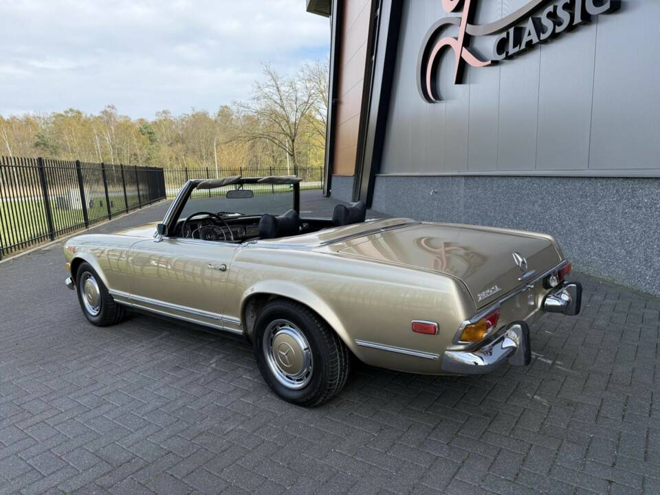 Image 14/49 de Mercedes-Benz 280 SL (1971)
