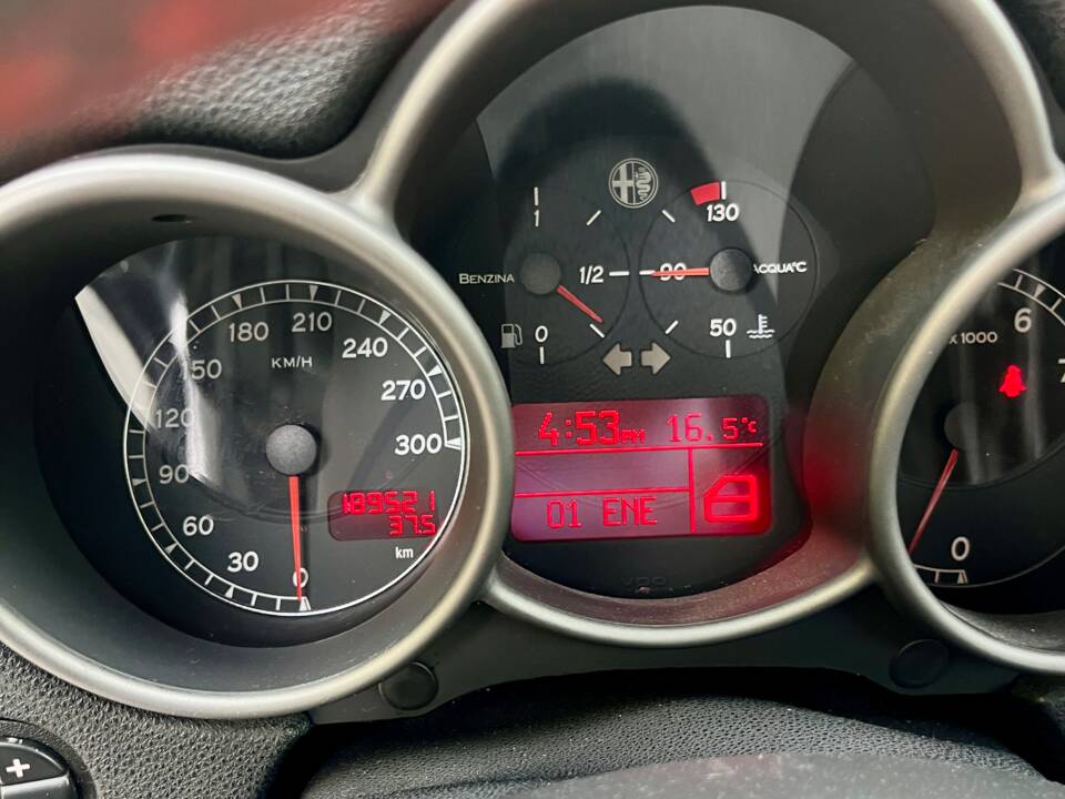 Imagen 8/9 de Alfa Romeo 147 3.2 GTA (2004)