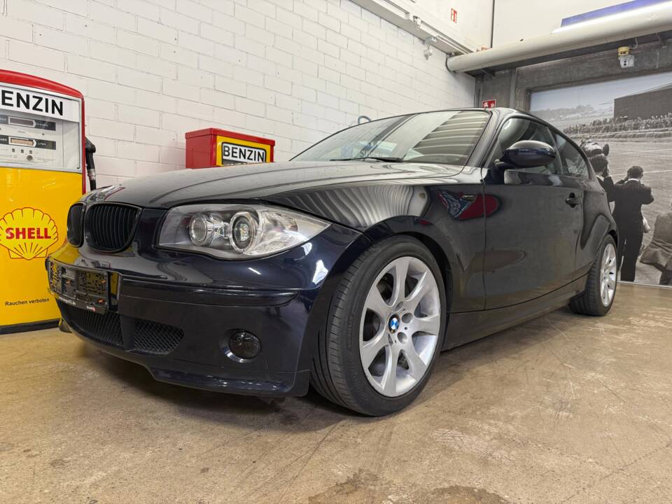 Image 2/18 of BMW 118i (2008)