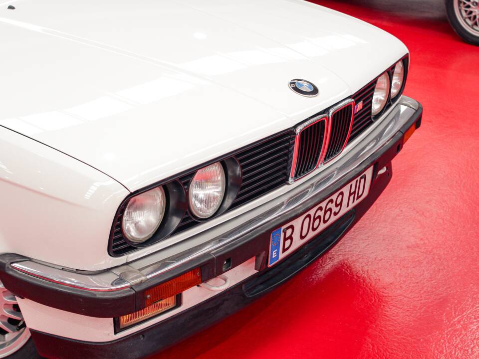Image 3/38 of BMW 325i (1986)