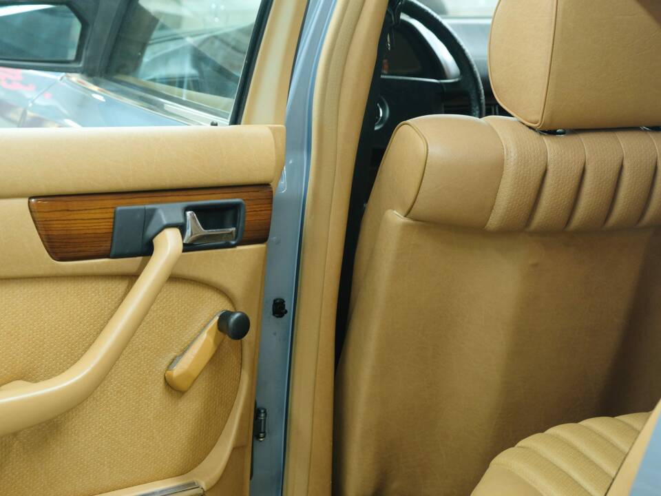 Bild 21/50 von Mercedes-Benz 420 SE (1988)