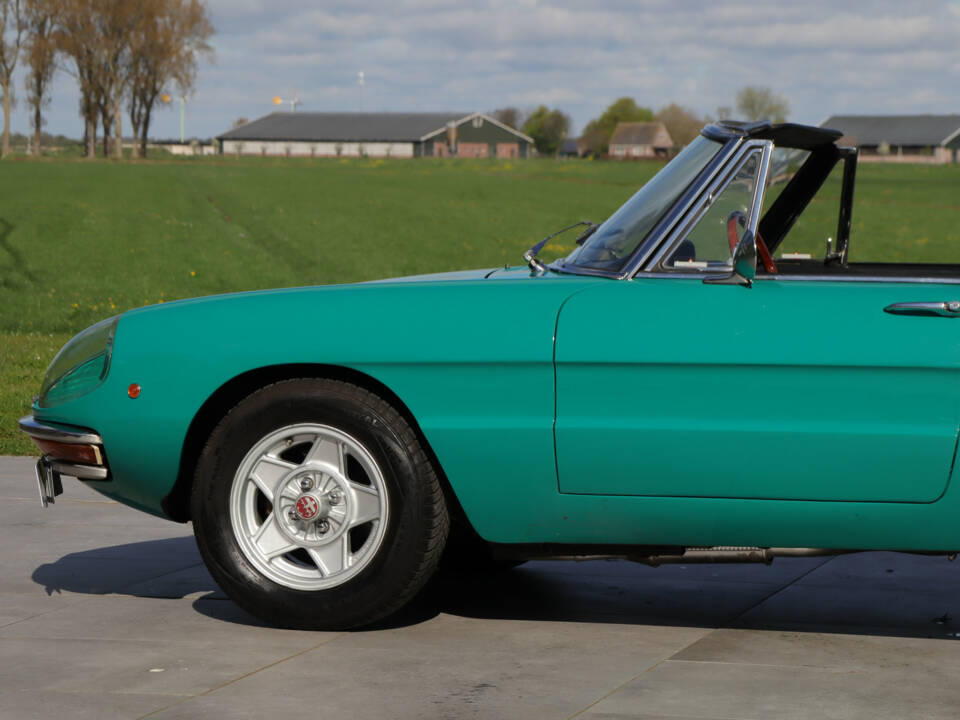 Image 23/50 of Alfa Romeo 1750 Spider Veloce (1969)