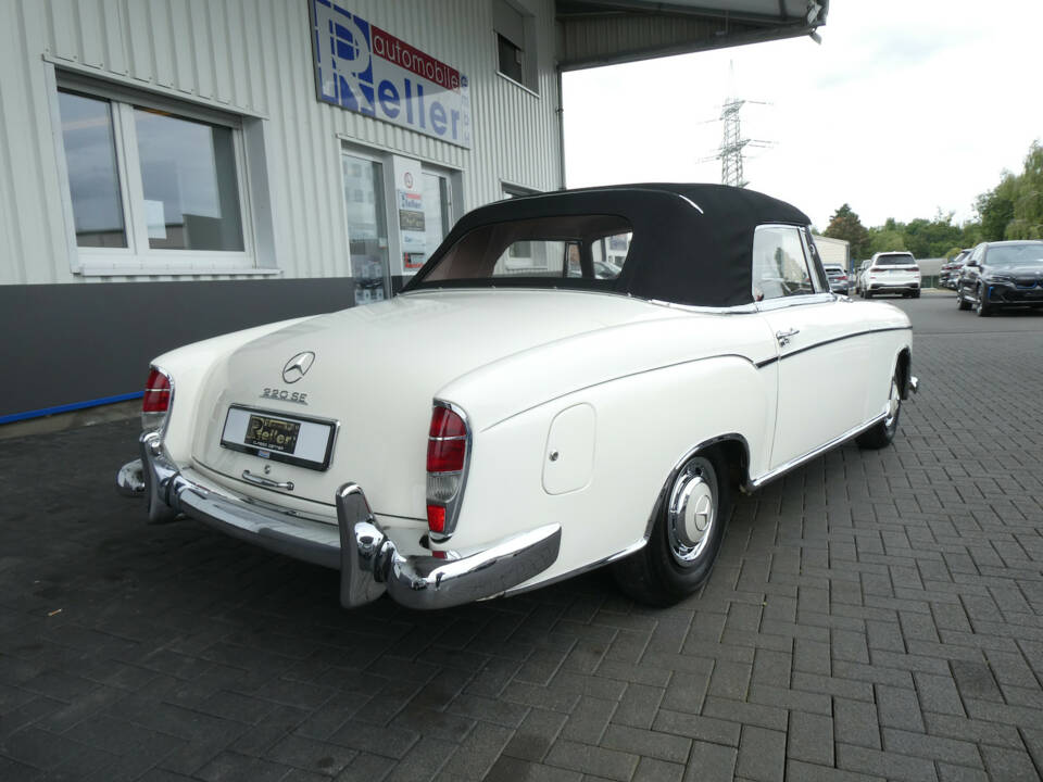Immagine 4/29 di Mercedes-Benz 220 SE Cabriolet (1960)