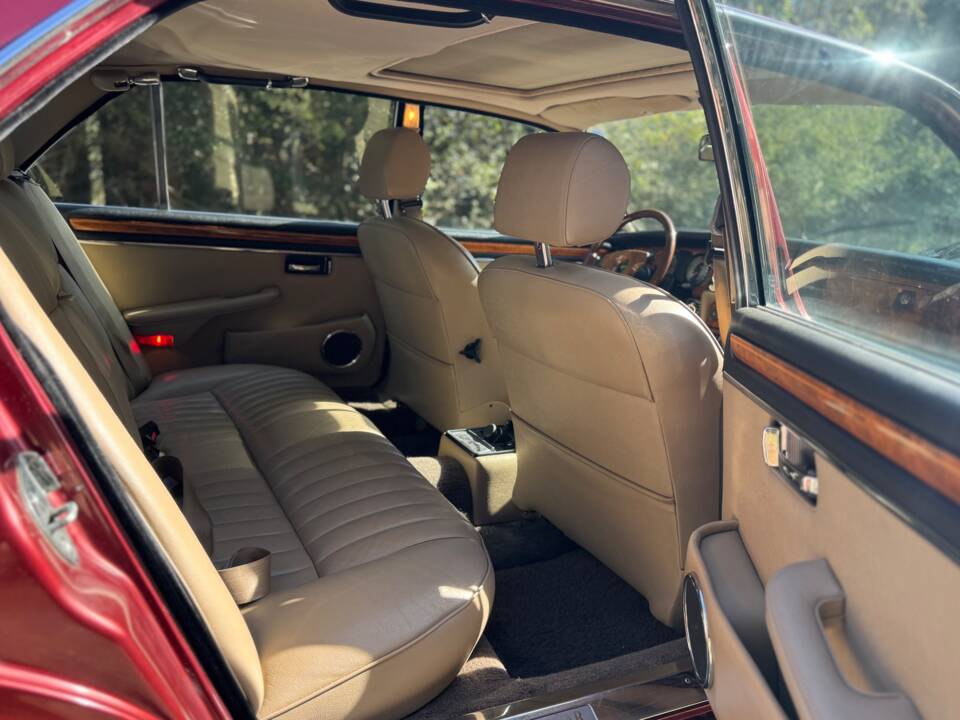 Immagine 25/41 di Jaguar XJ 12 (1990)