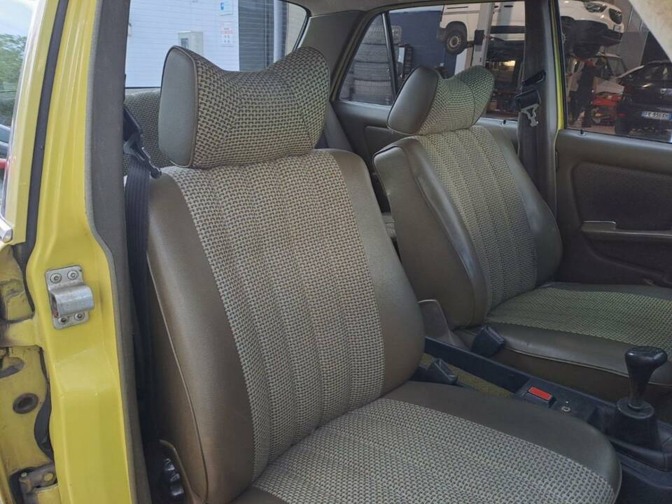 Bild 15/49 von Mercedes-Benz 200 (1979)