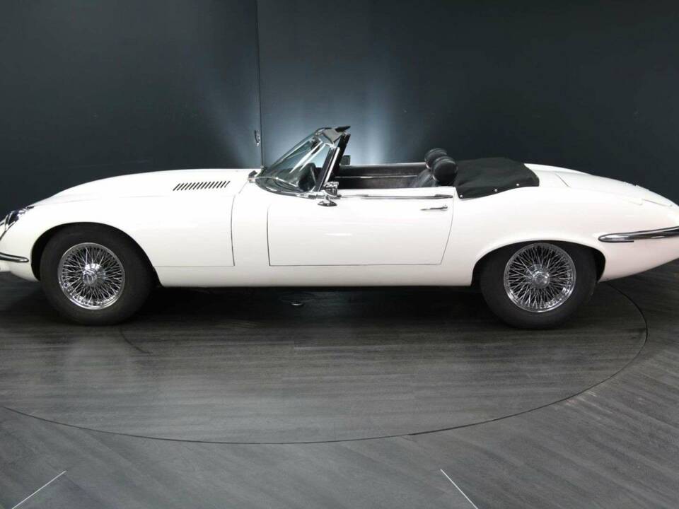 Image 4/49 de Jaguar Type E V12 (1974)