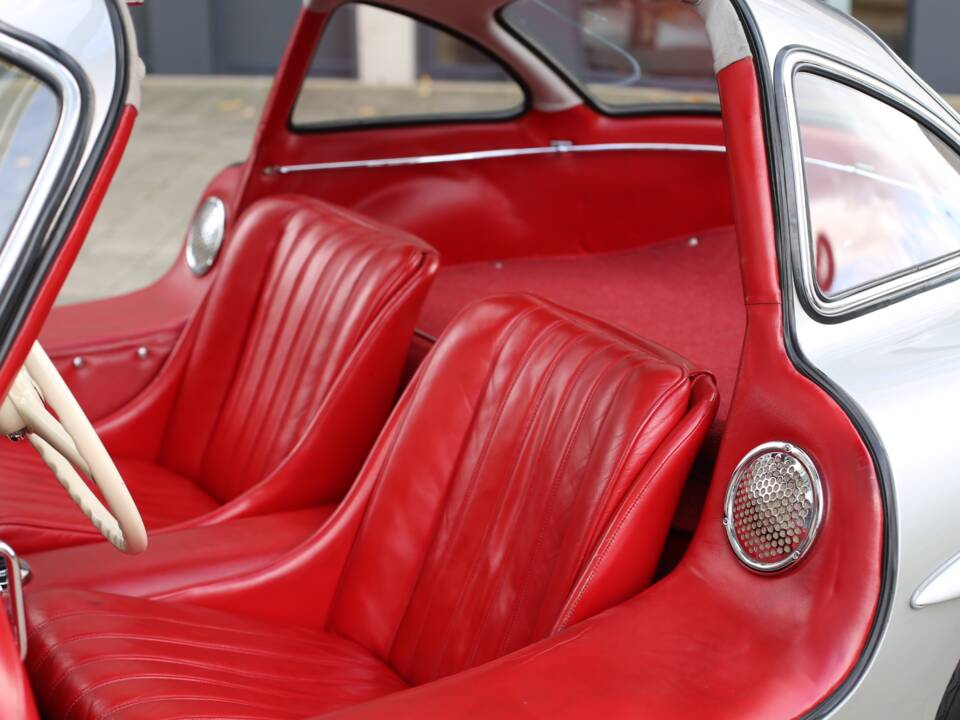 Image 25/37 of Mercedes-Benz 300 SL "Gullwing" (1954)