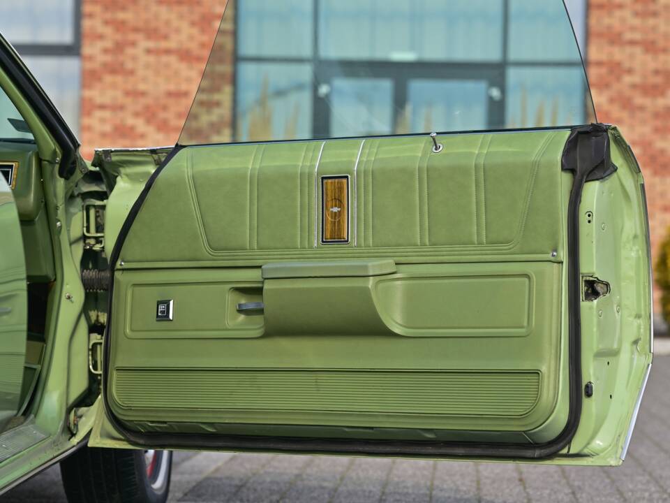 Image 38/44 of Chevrolet Impala (1974)