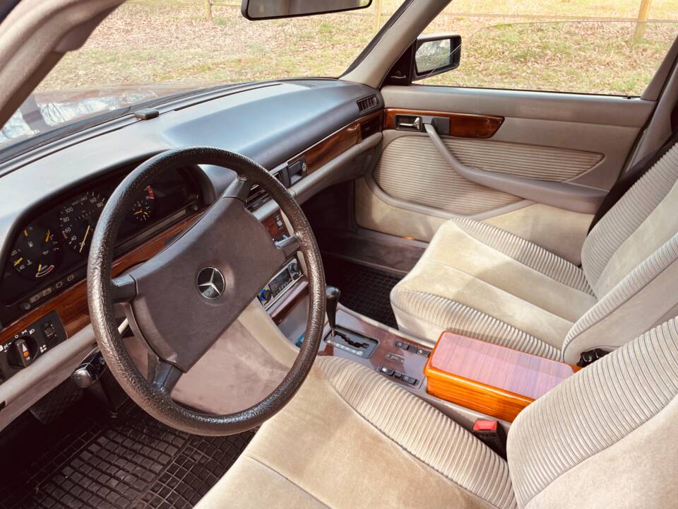 Image 8/14 of Mercedes-Benz 500 SE (1983)