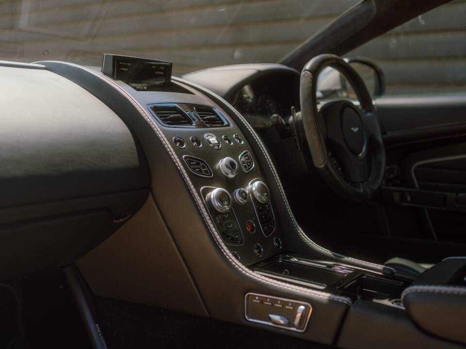 Image 6/96 of Aston Martin DB 9 GT "Bond Edition" (2015)