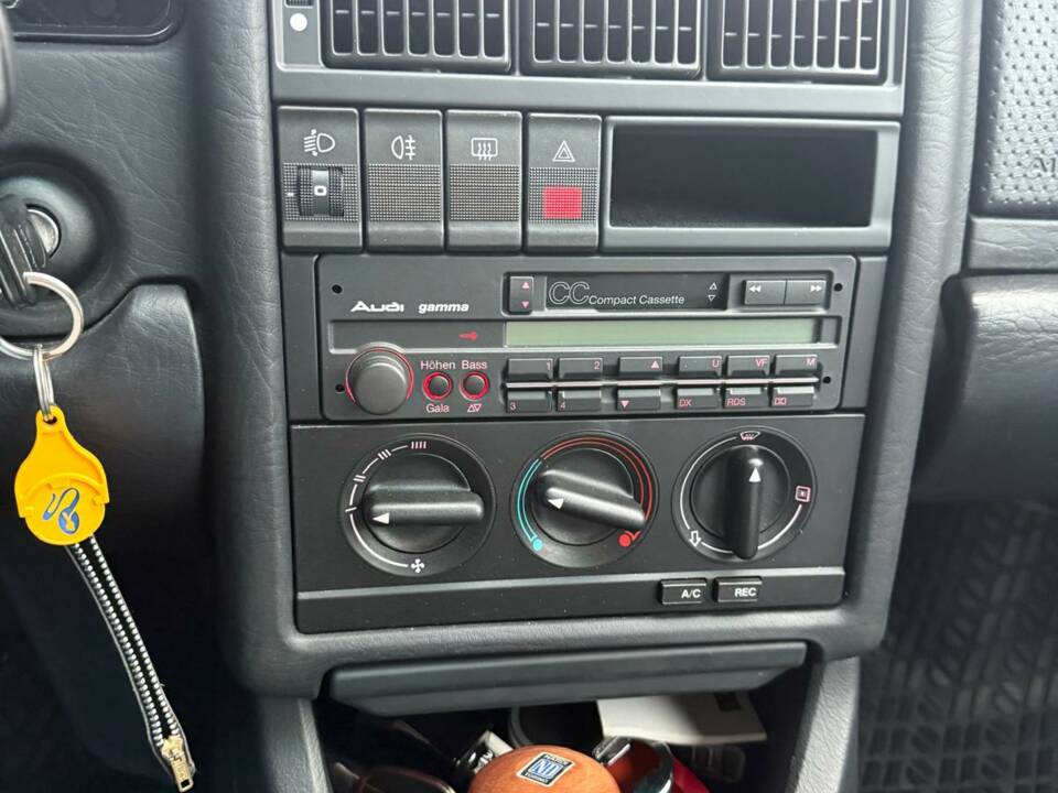 Bild 8/8 von Audi 80 - 2.0 E (1994)