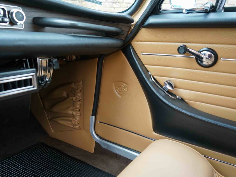 Image 23/50 of Volvo 1800 E (1971)