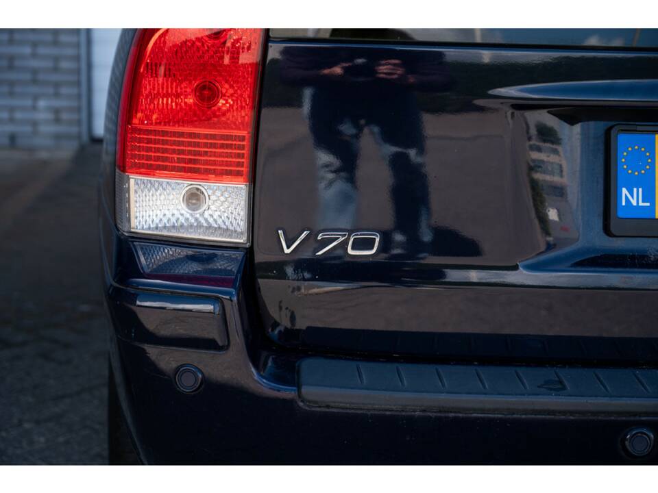 Image 23/43 of Volvo V 70 2.4 (2007)