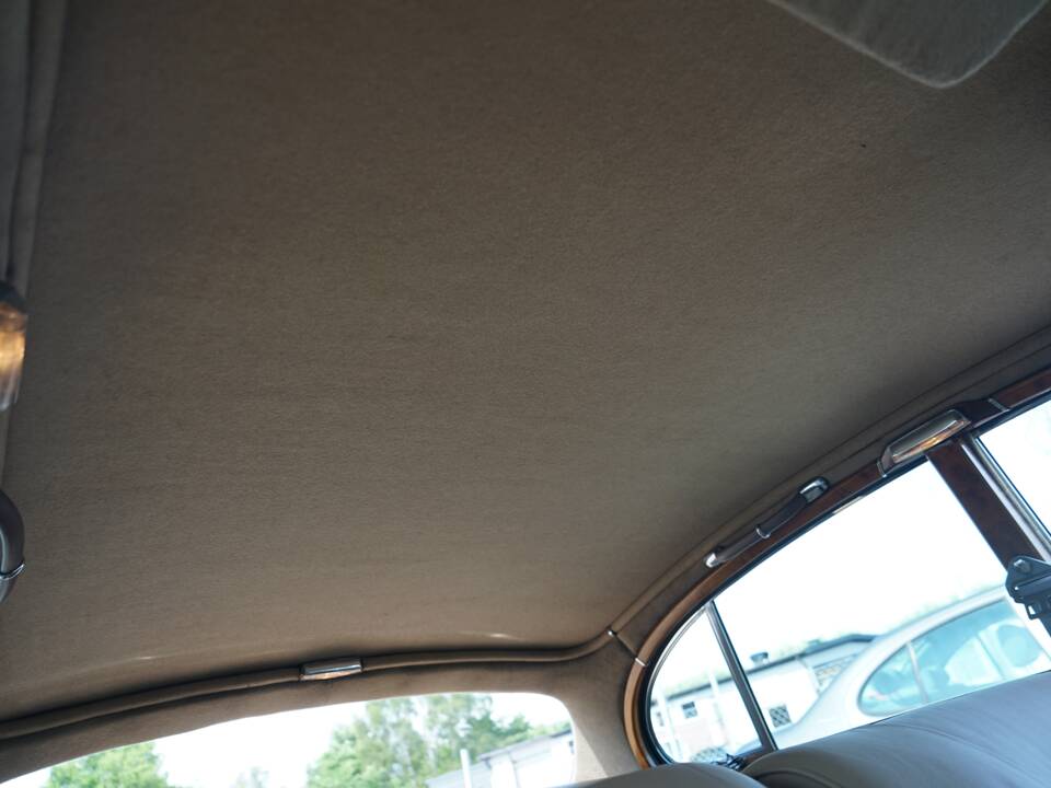 Bild 17/33 von Jaguar 420 G (1970)